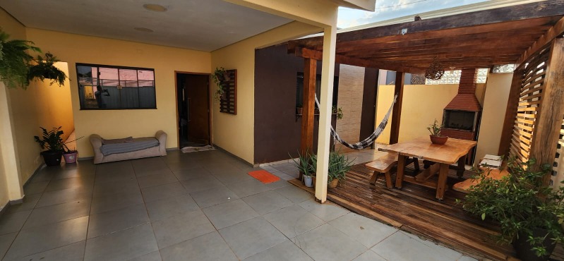 Casa à venda com 3 quartos - Foto 1