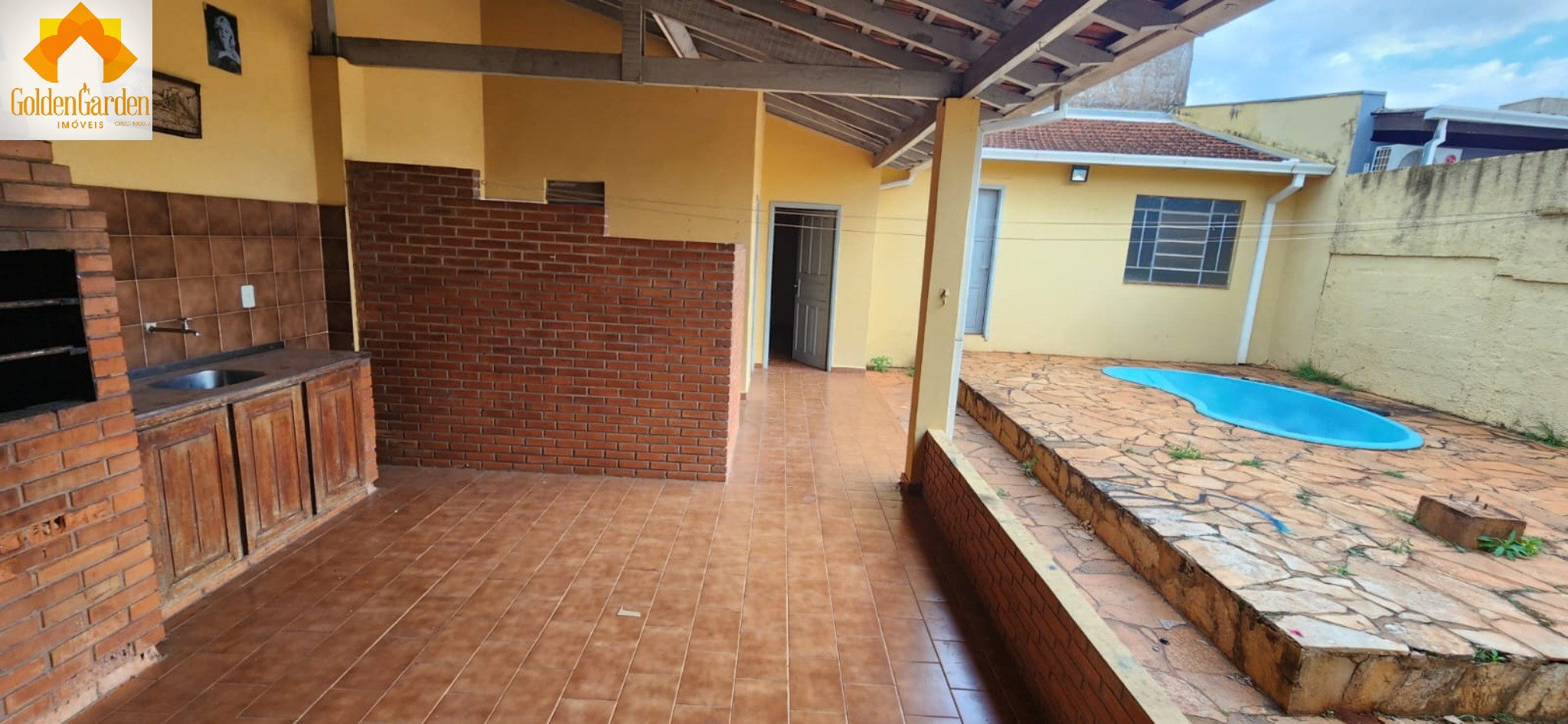 Casa para alugar com 5 quartos, 200m² - Foto 1