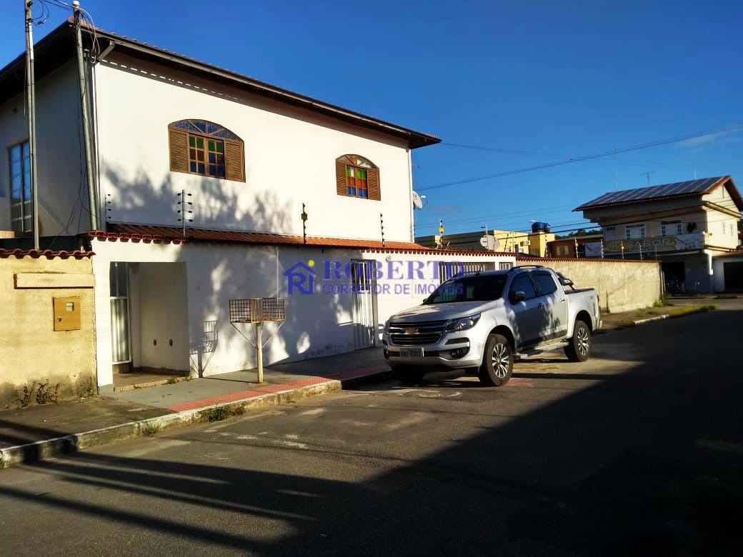 Casa à venda com 4 quartos, 300m² - Foto 1