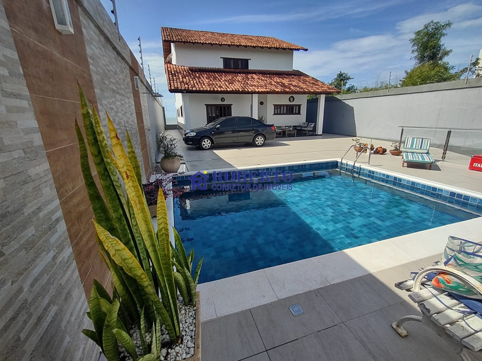 Casa à venda com 4 quartos, 360m² - Foto 1