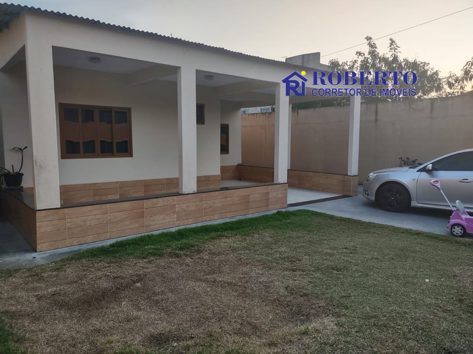 Casa à venda com 3 quartos, 300m² - Foto 1