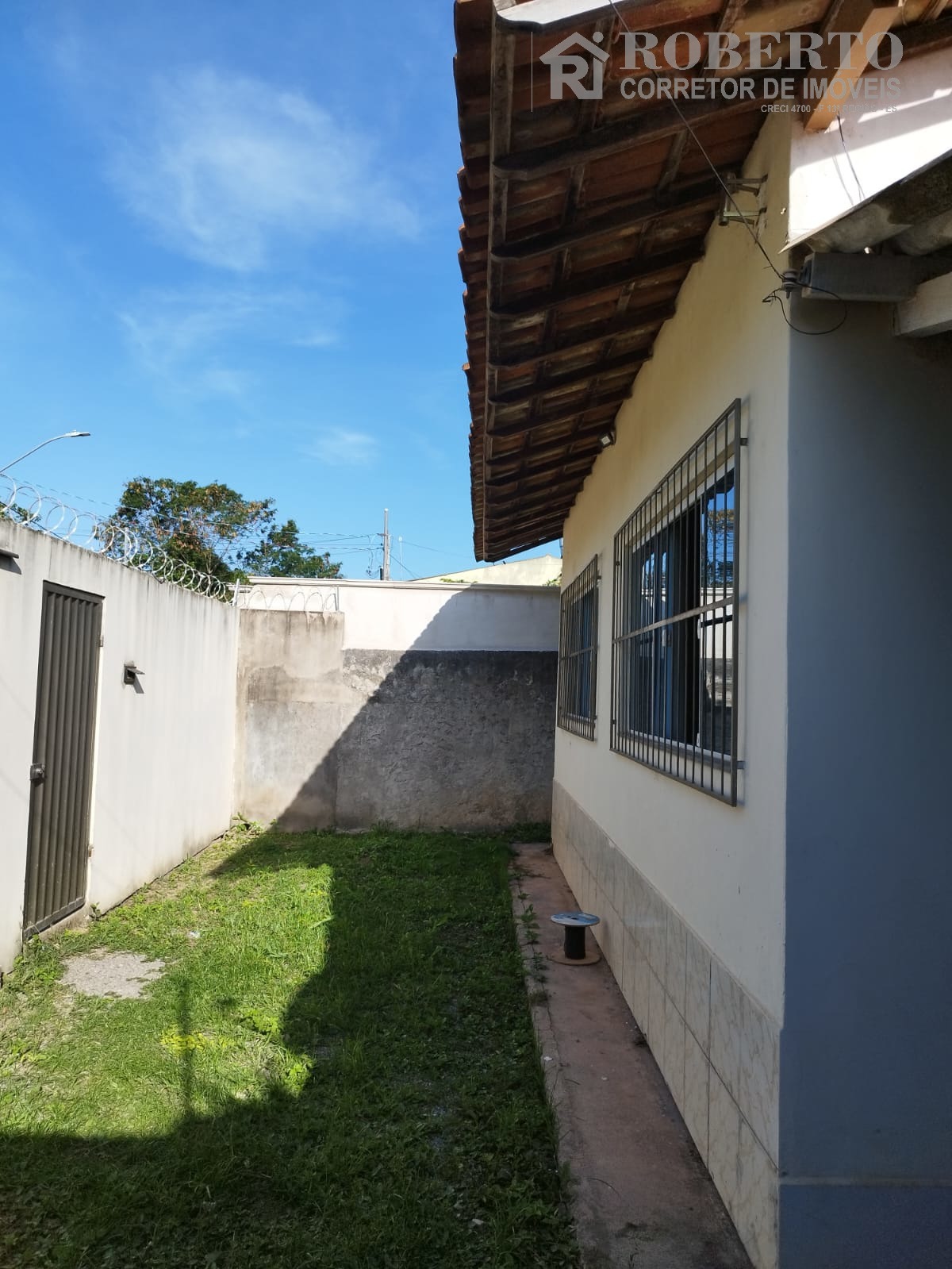 Casa à venda com 2 quartos, 300m² - Foto 2