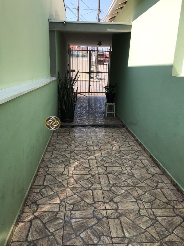 Casa à venda com 2 quartos, 150m² - Foto 2