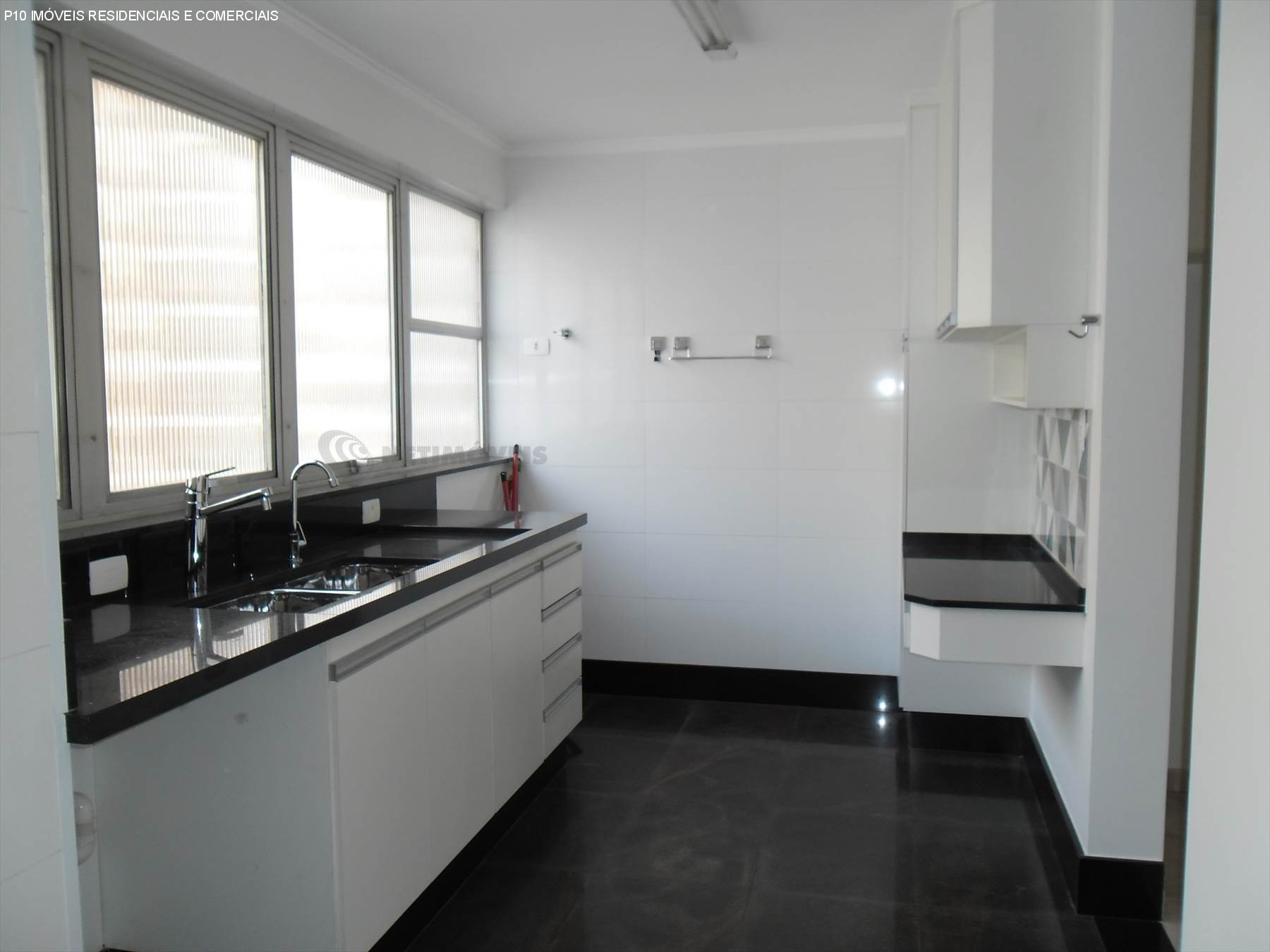 Apartamento à venda com 3 quartos, 151m² - Foto 3