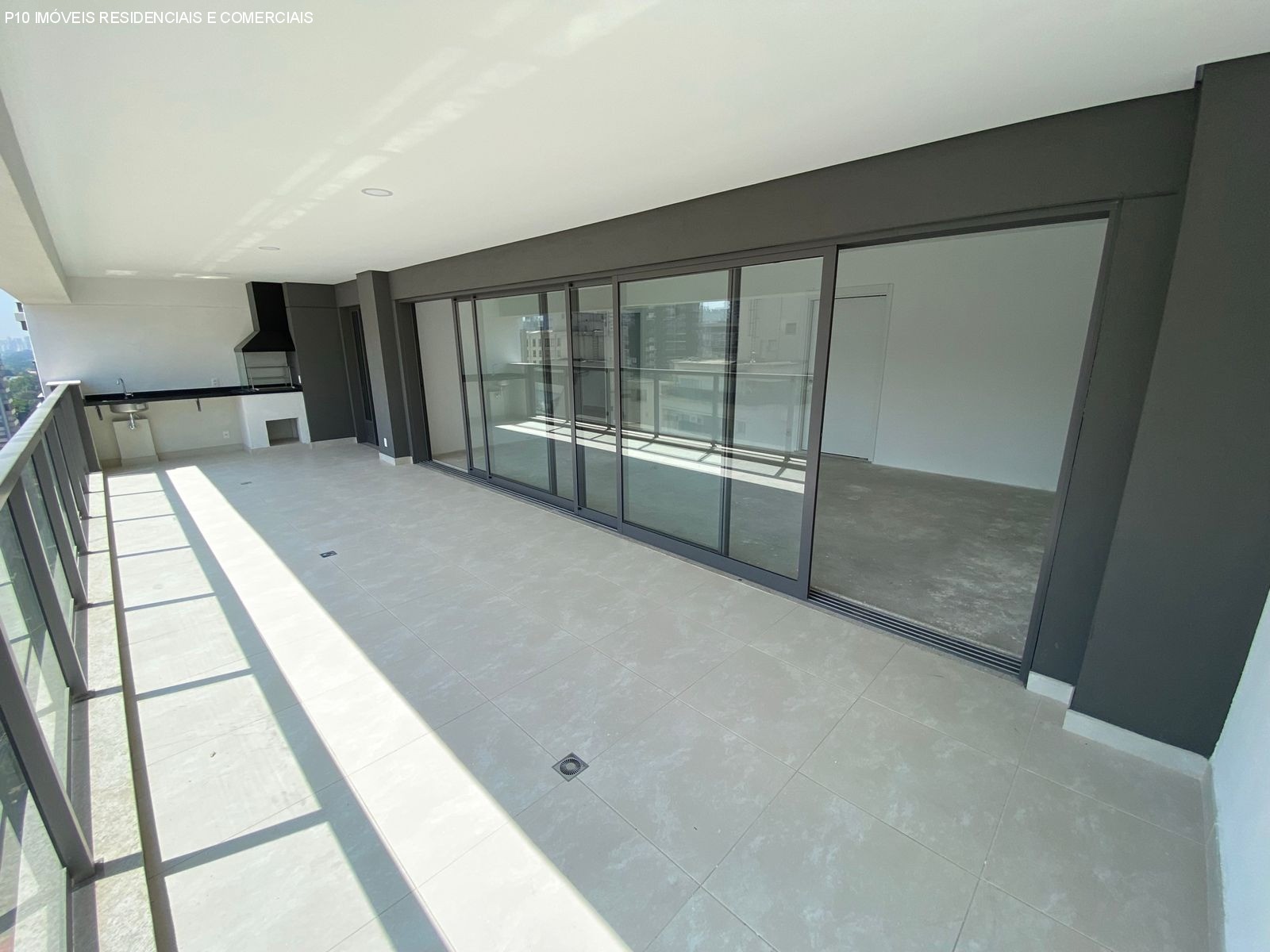 Apartamento à venda com 3 quartos, 163m² - Foto 1