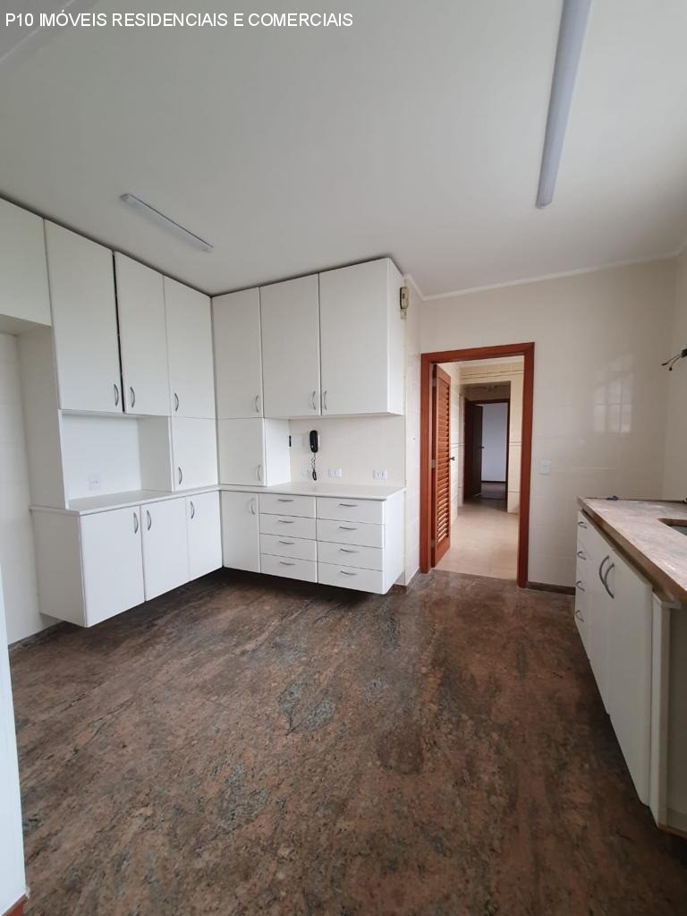 Apartamento à venda com 4 quartos, 232m² - Foto 2