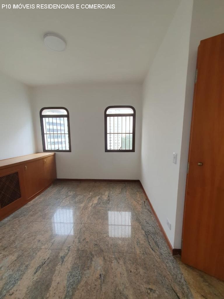 Apartamento à venda com 4 quartos, 232m² - Foto 17