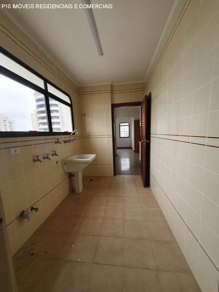 Apartamento à venda com 4 quartos, 232m² - Foto 8