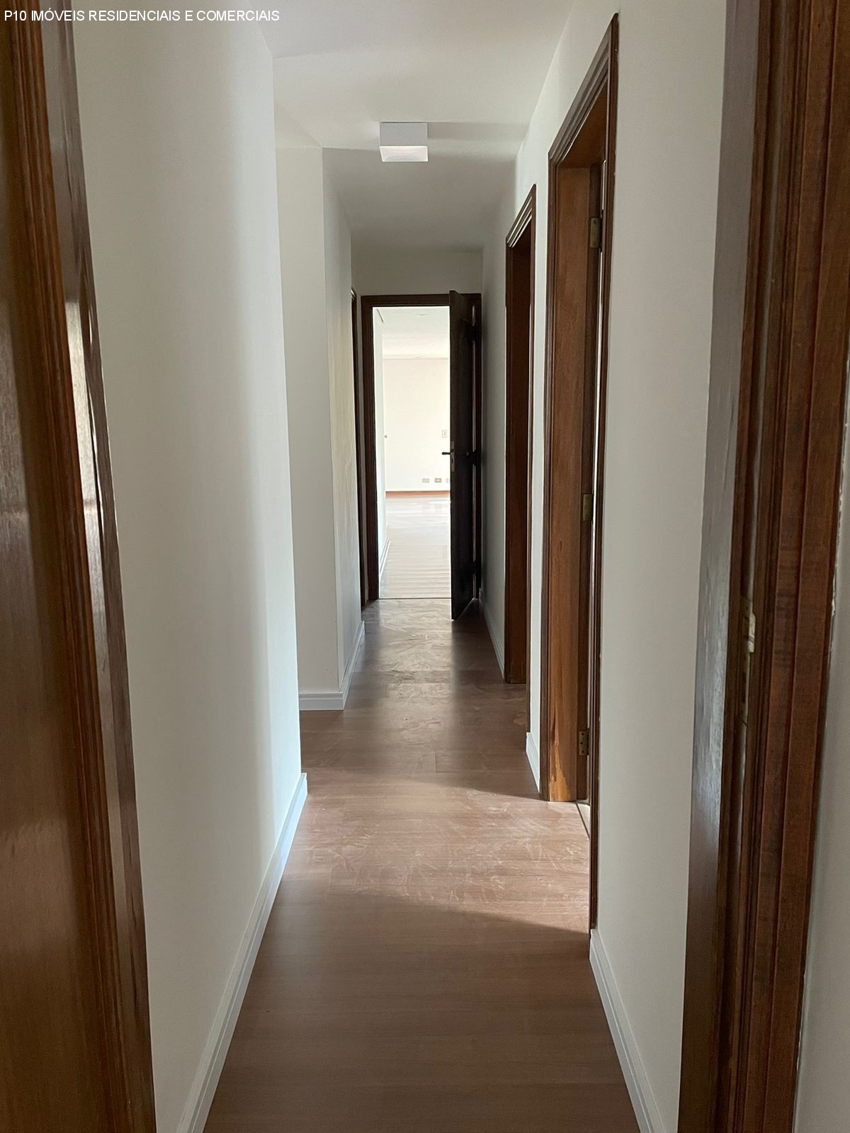 Apartamento à venda com 3 quartos, 190m² - Foto 2