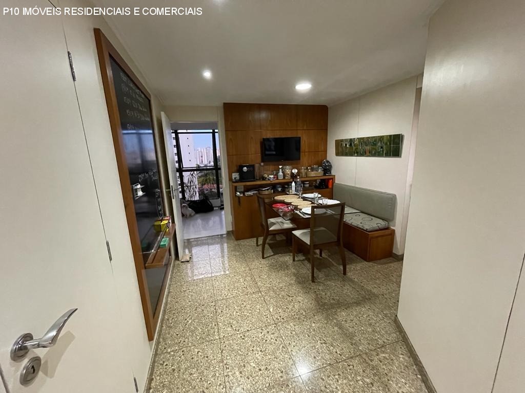 Apartamento à venda com 3 quartos, 250m² - Foto 4