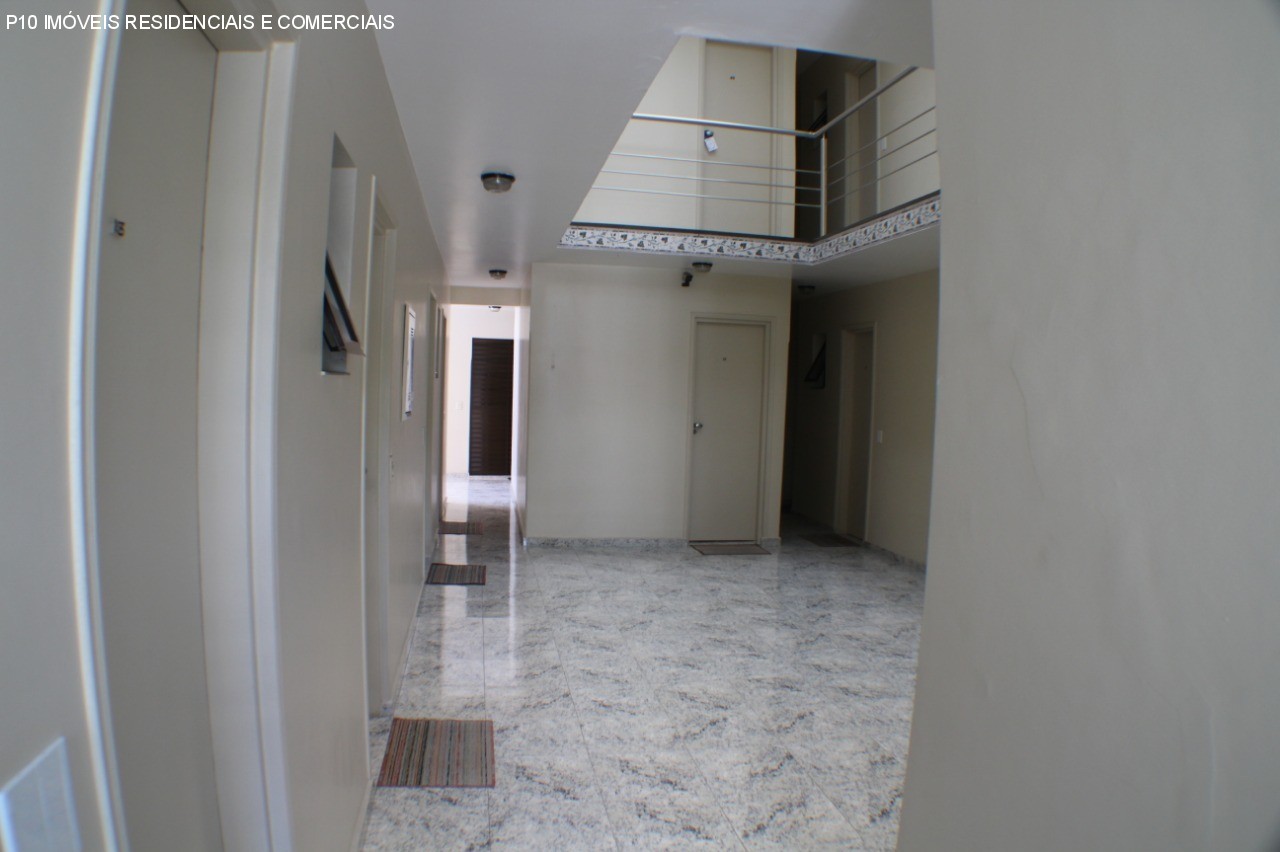 Casa à venda com 2 quartos, 450m² - Foto 2