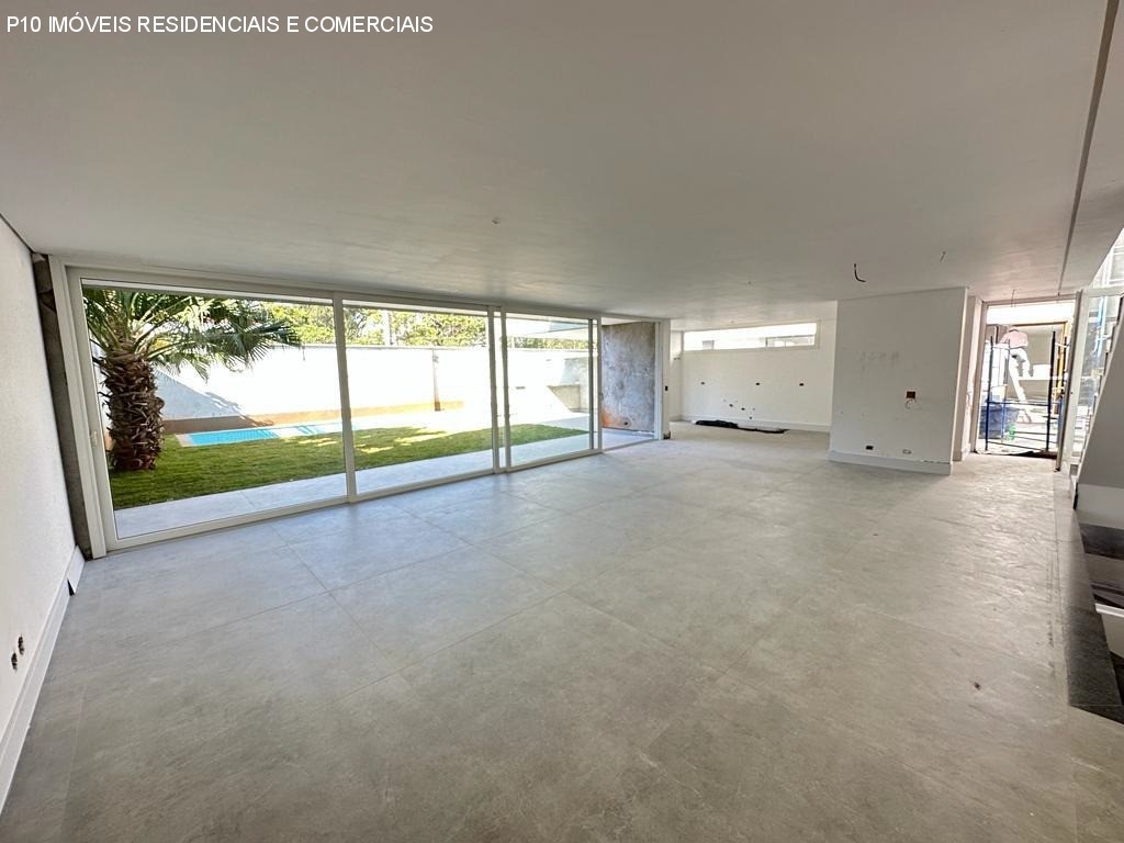 Casa de Condomínio à venda com 4 quartos, 450m² - Foto 1