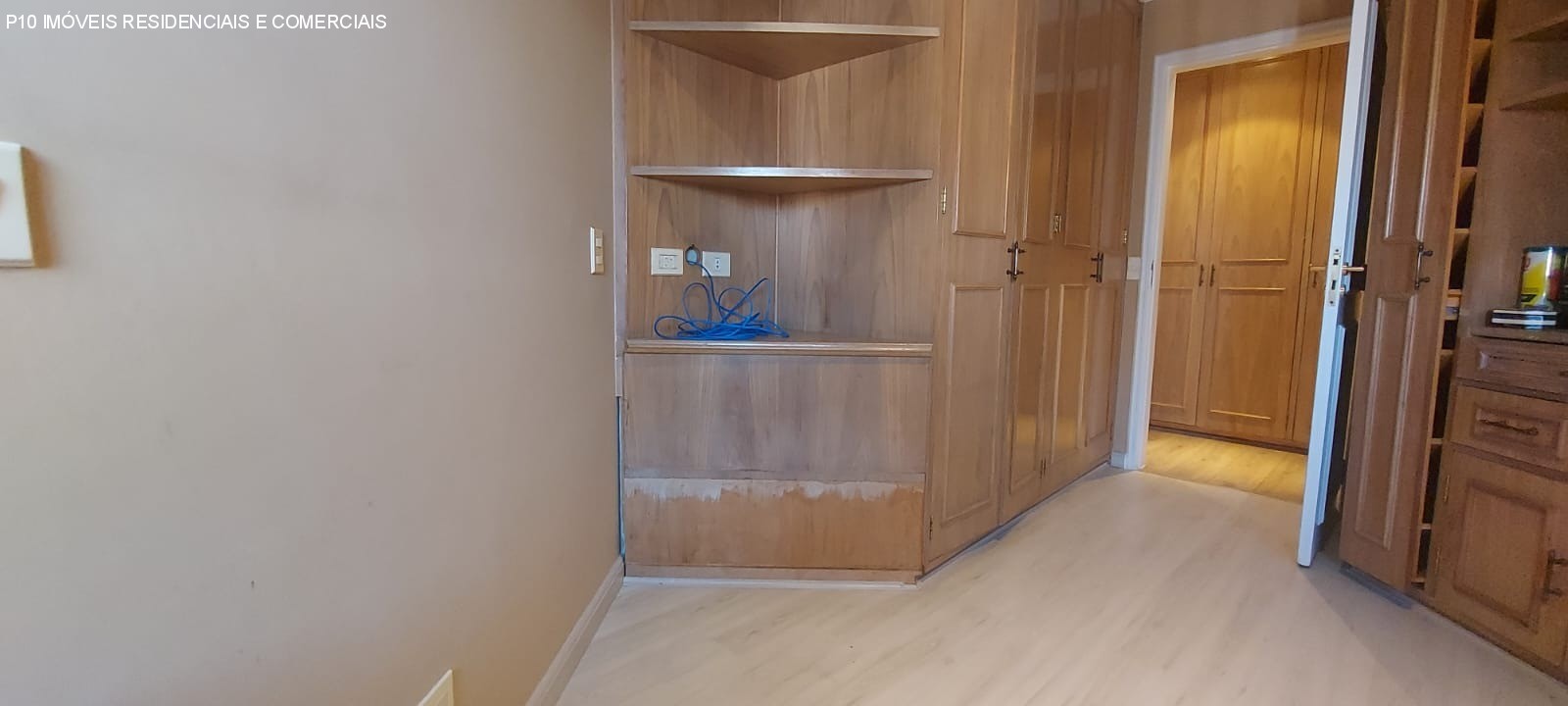 Apartamento à venda com 4 quartos, 246m² - Foto 4