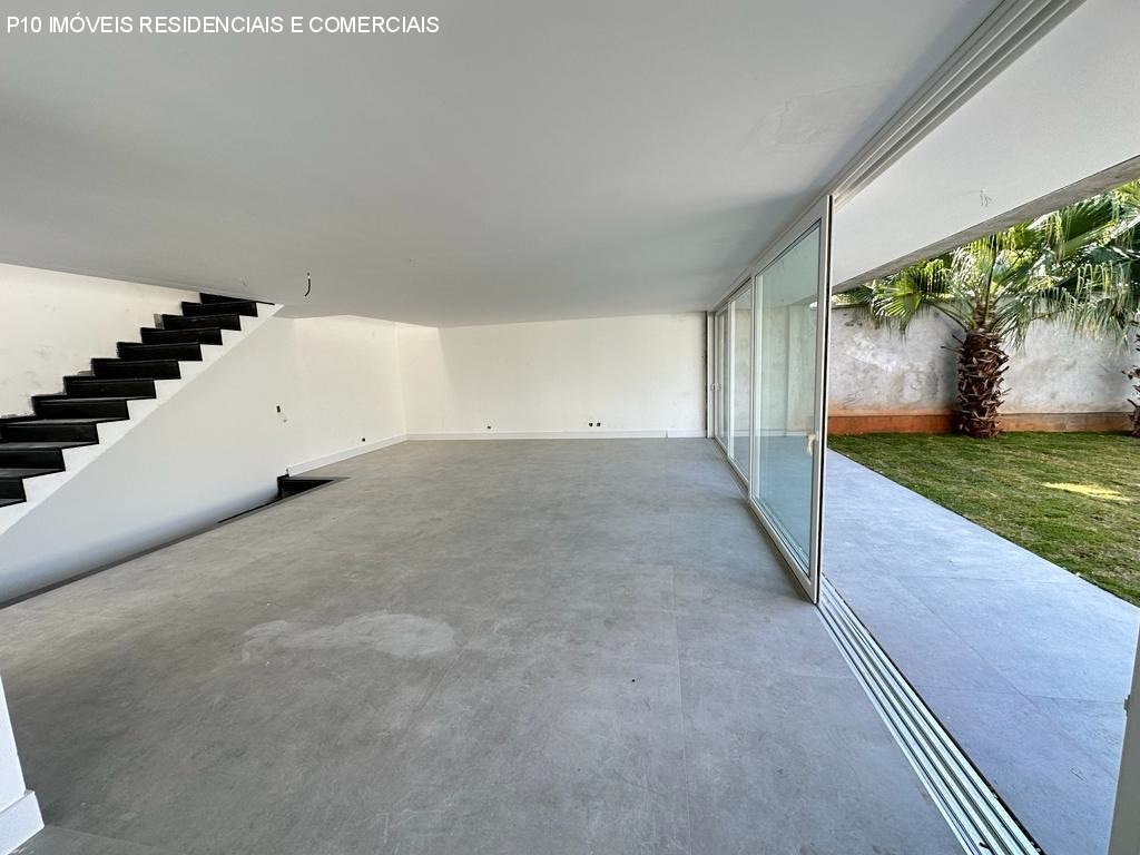 Casa de Condomínio à venda com 4 quartos, 450m² - Foto 4