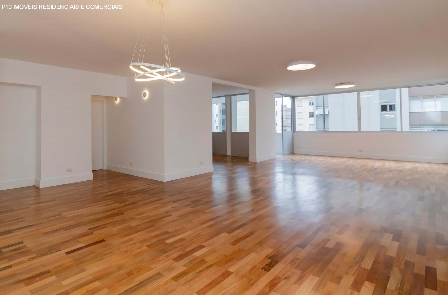 Apartamento à venda com 3 quartos, 270m² - Foto 2