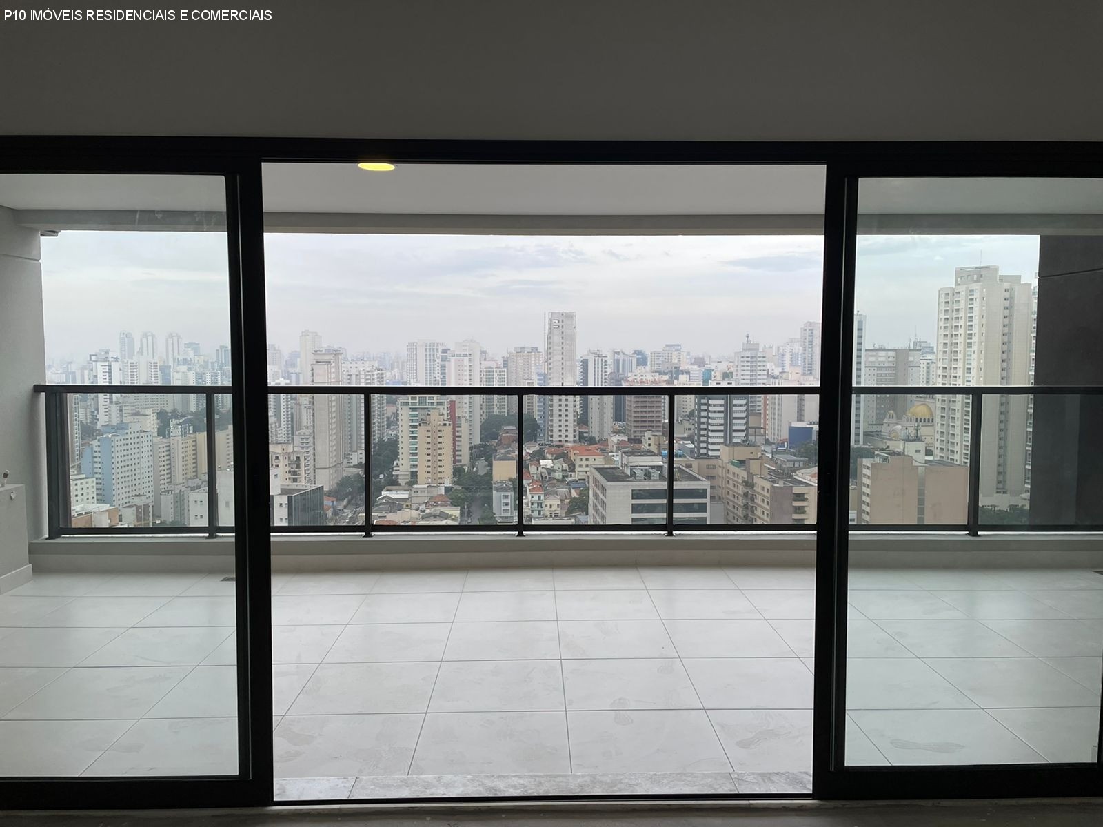 Apartamento à venda com 3 quartos, 158m² - Foto 2