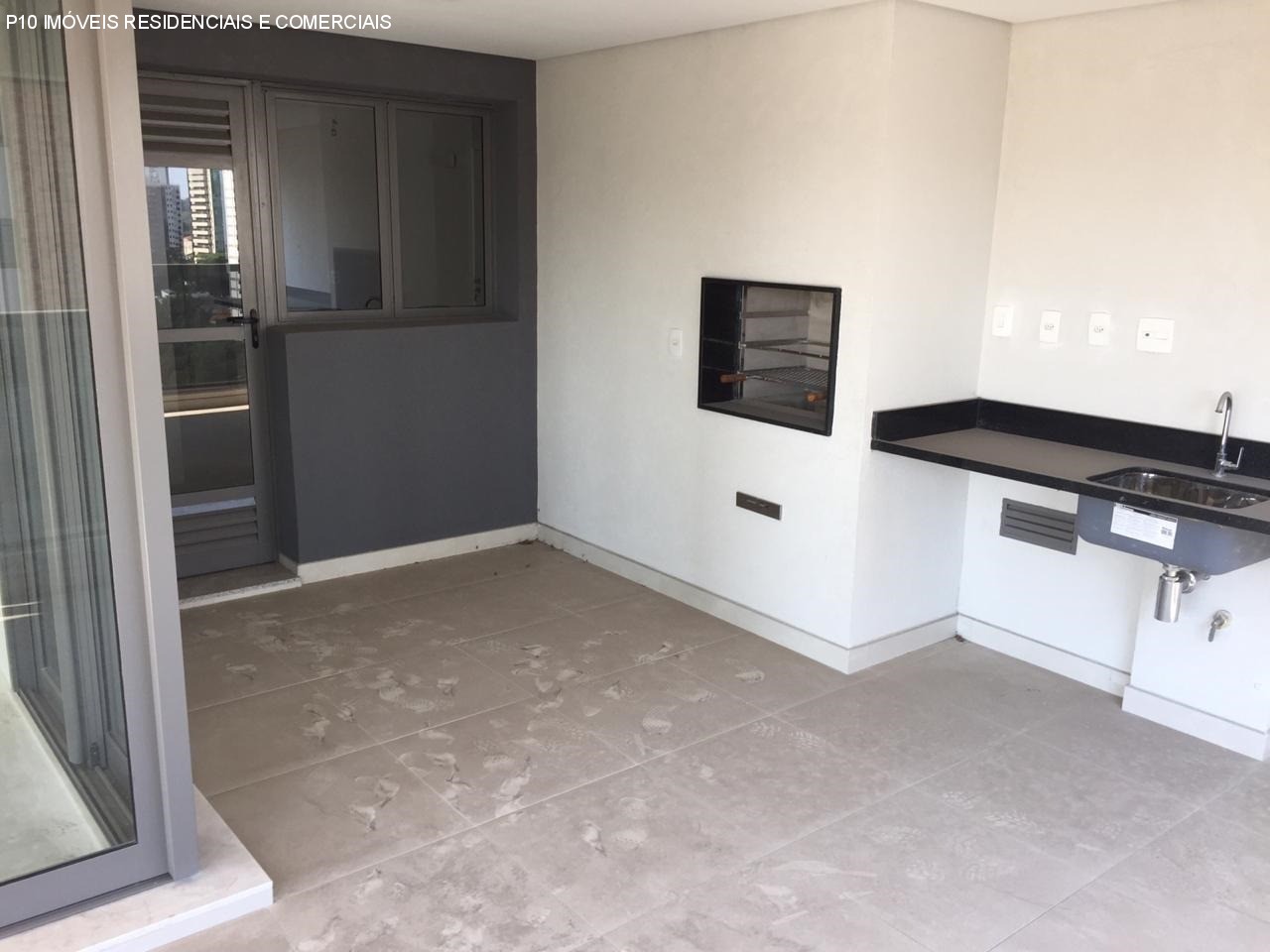 Apartamento à venda com 3 quartos, 192m² - Foto 2