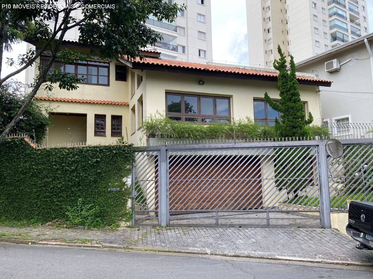 Sobrado à venda com 4 quartos, 360m² - Foto 1