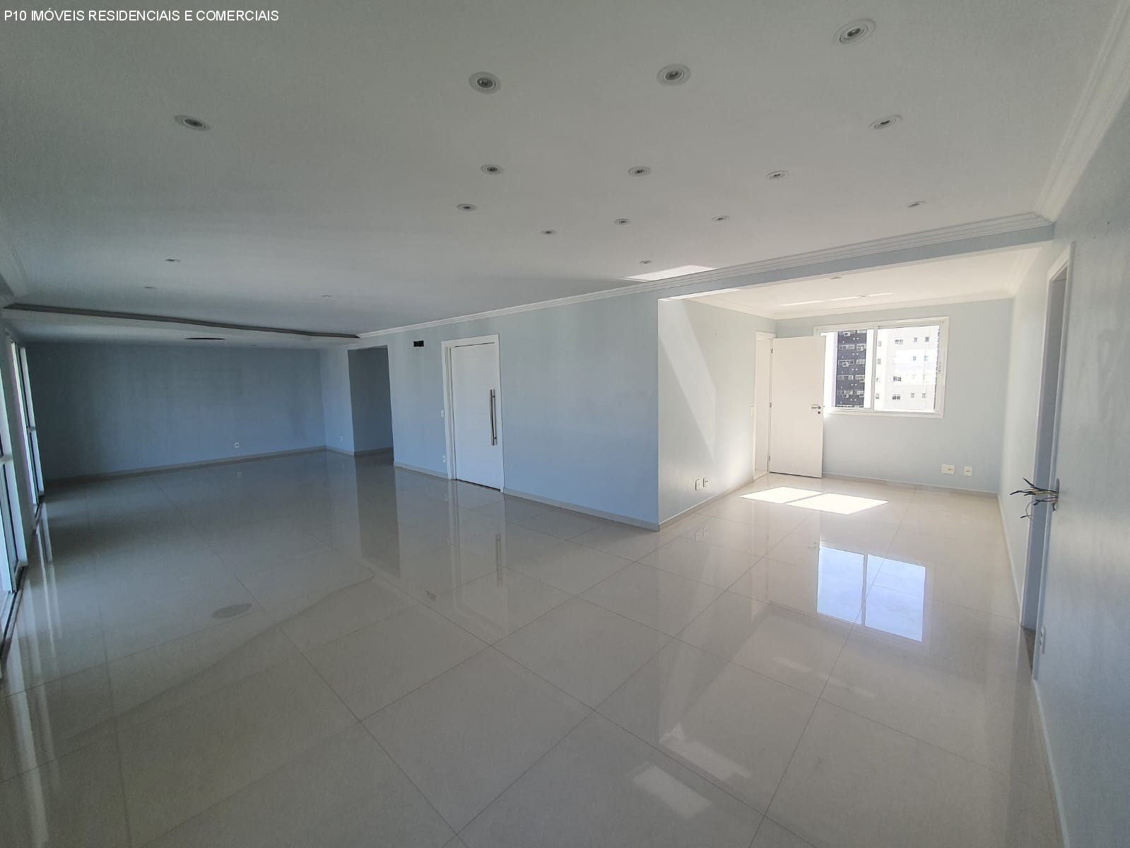 Apartamento à venda com 3 quartos, 223m² - Foto 4