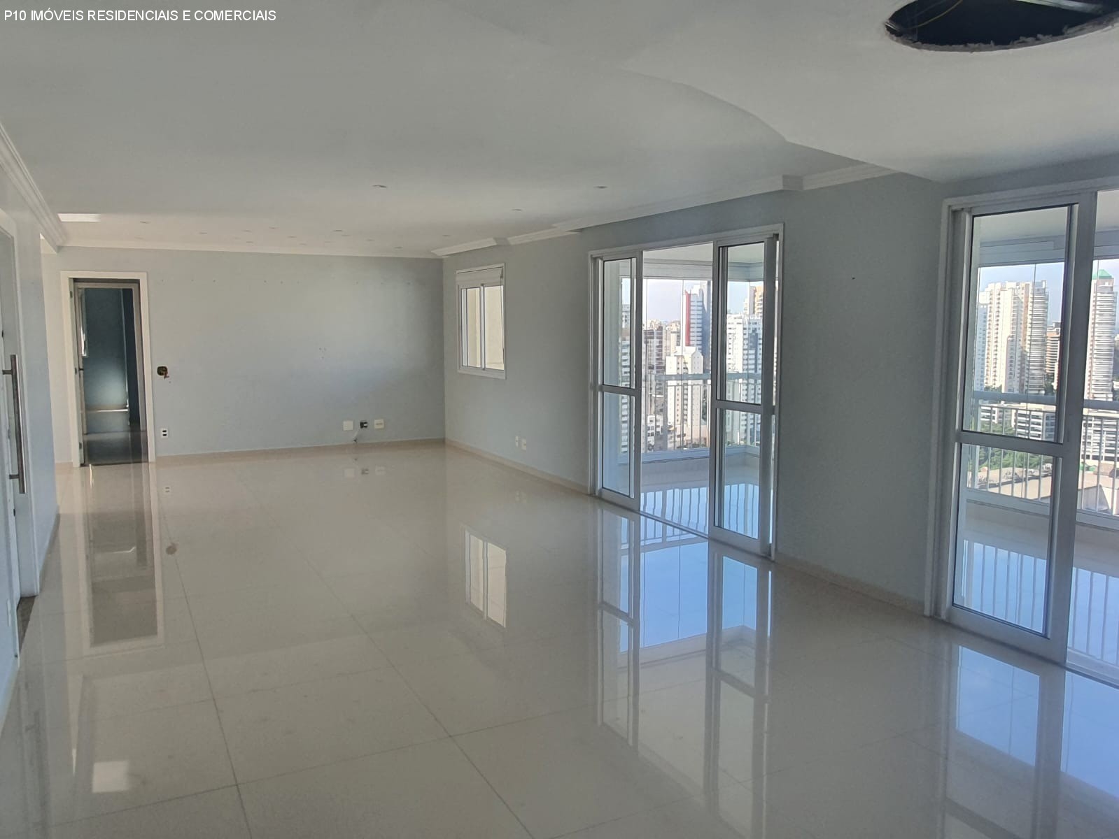 Apartamento à venda com 3 quartos, 223m² - Foto 3