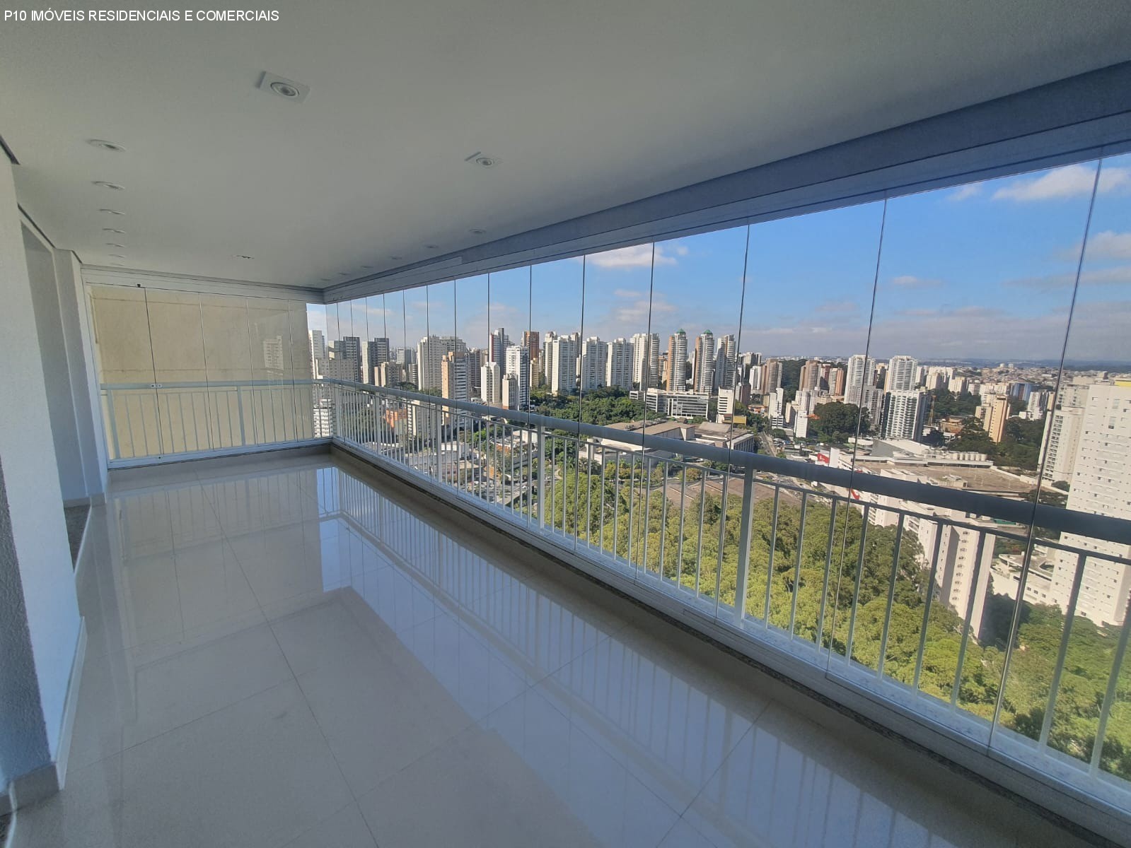 Apartamento à venda com 3 quartos, 223m² - Foto 1