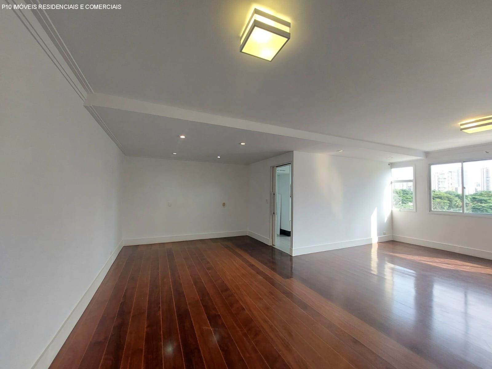 Apartamento à venda com 3 quartos, 140m² - Foto 2