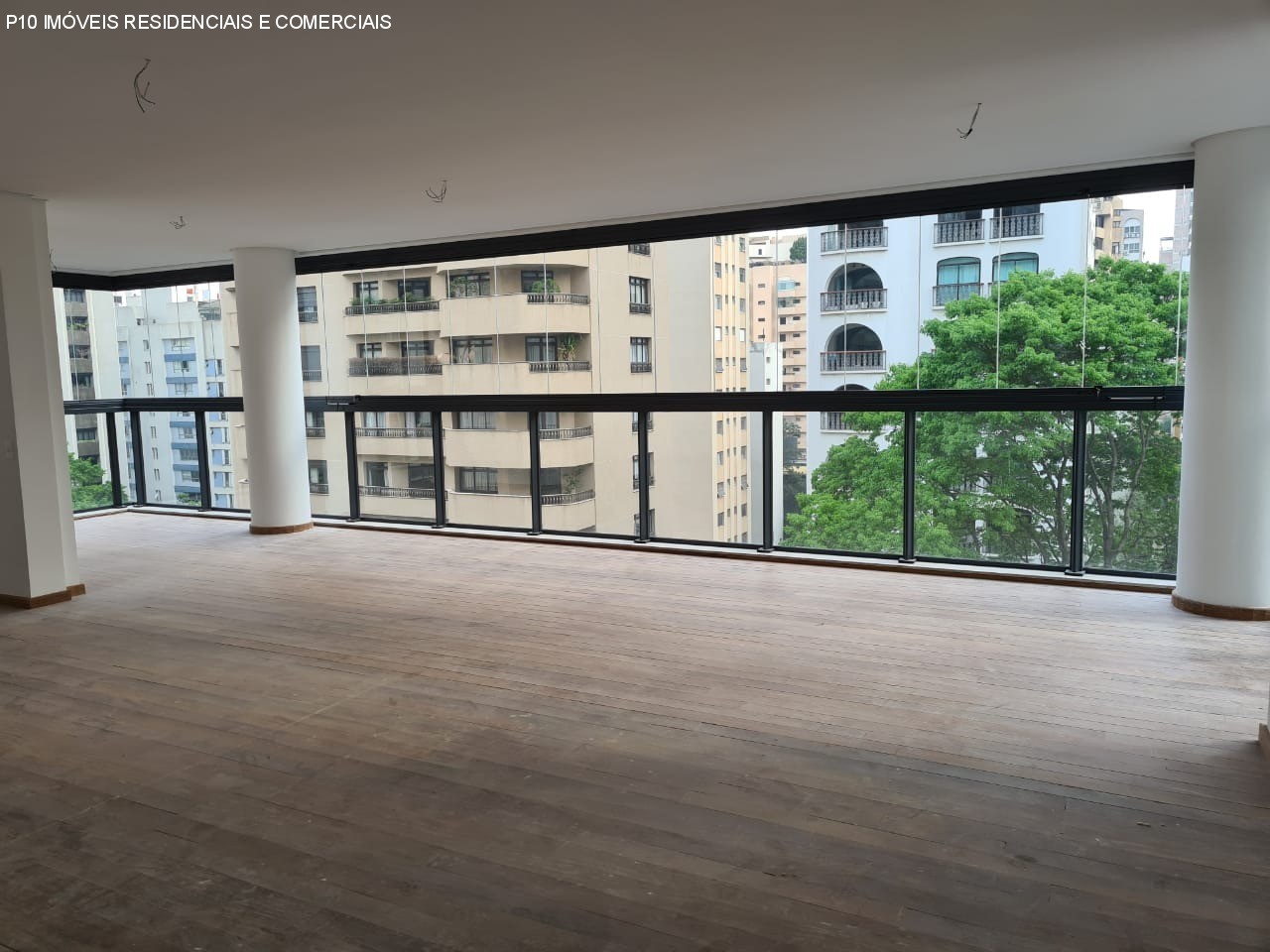 Apartamento à venda com 3 quartos, 205m² - Foto 2