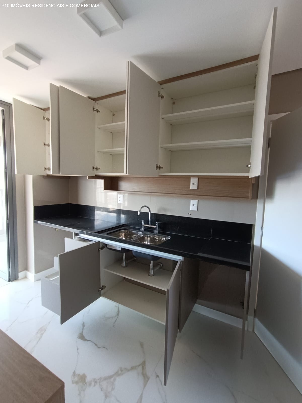 Apartamento à venda com 3 quartos, 154m² - Foto 4