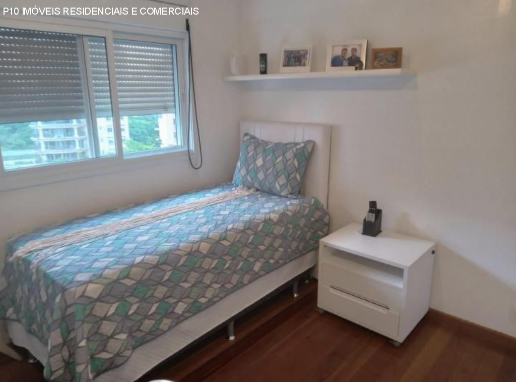 Apartamento à venda com 4 quartos, 247m² - Foto 2