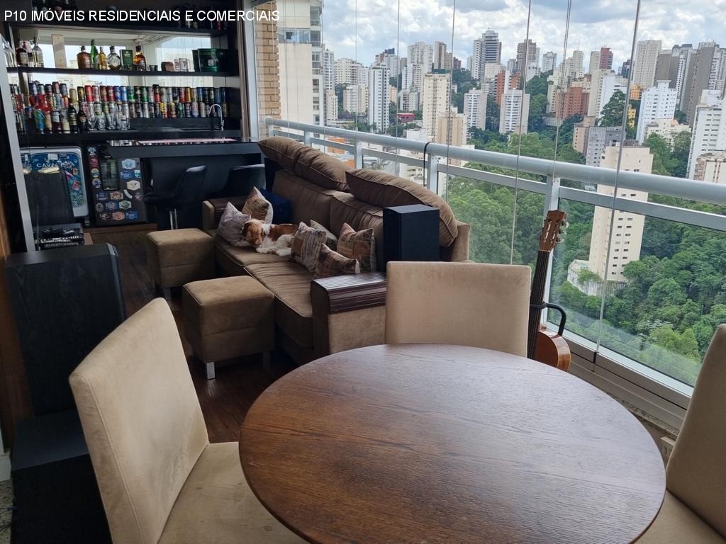 Apartamento à venda com 4 quartos, 200m² - Foto 1