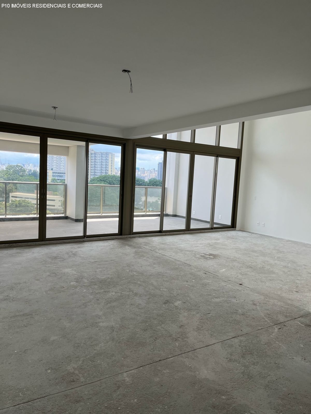 Apartamento à venda com 4 quartos, 307m² - Foto 2