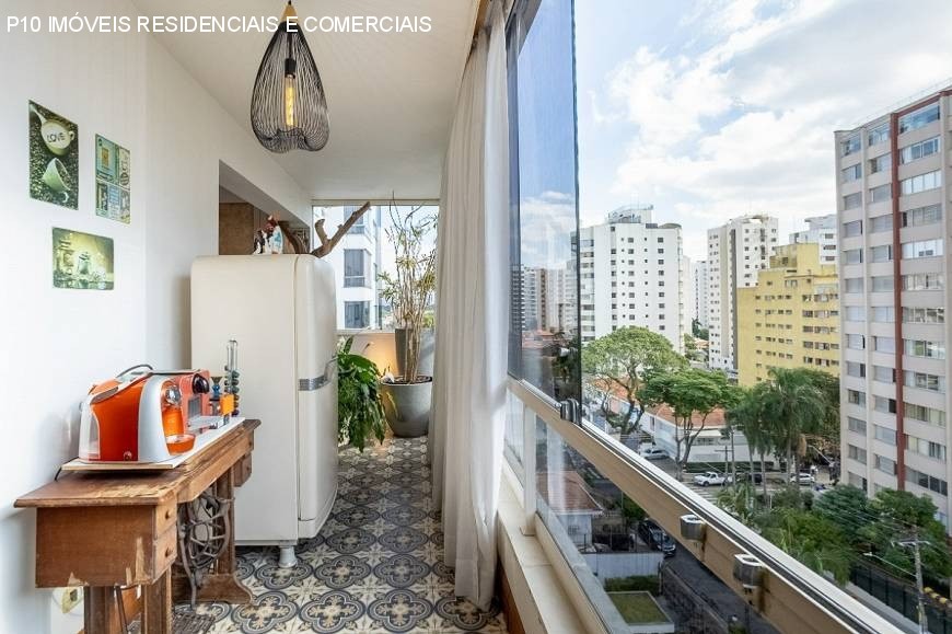 Apartamento à venda com 3 quartos, 208m² - Foto 2