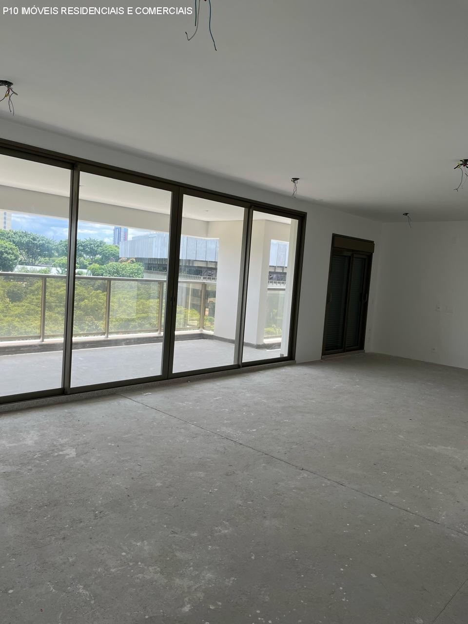 Apartamento à venda com 3 quartos, 230m² - Foto 1