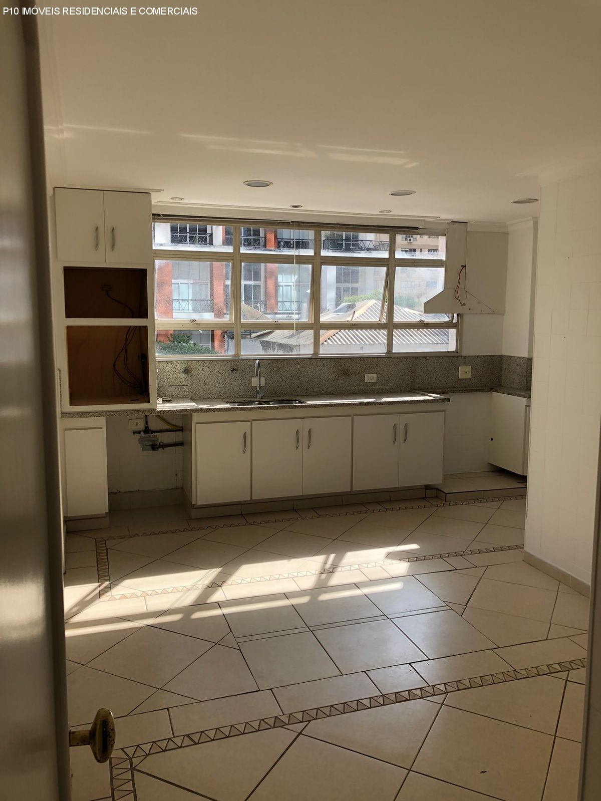 Apartamento à venda com 3 quartos, 200m² - Foto 5