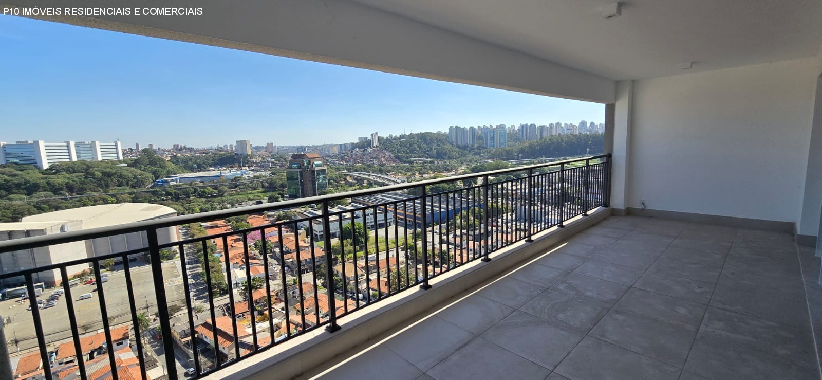 Apartamento à venda com 3 quartos, 136m² - Foto 2