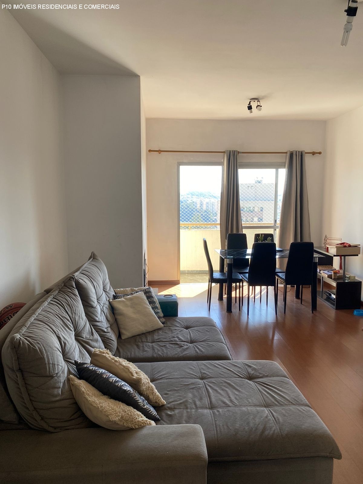 Apartamento à venda com 2 quartos, 70m² - Foto 1