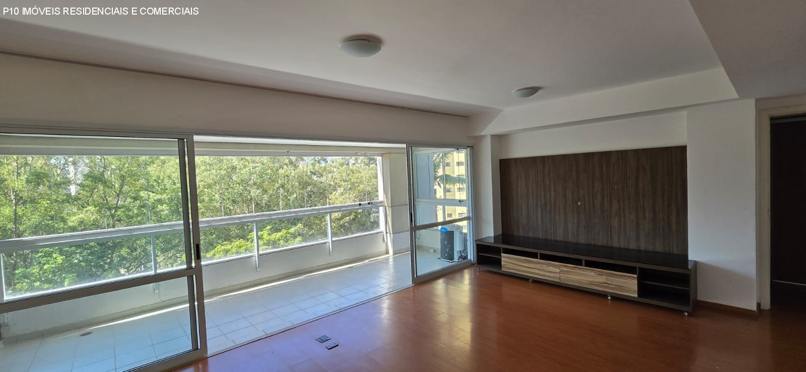 Apartamento à venda com 3 quartos, 138m² - Foto 2