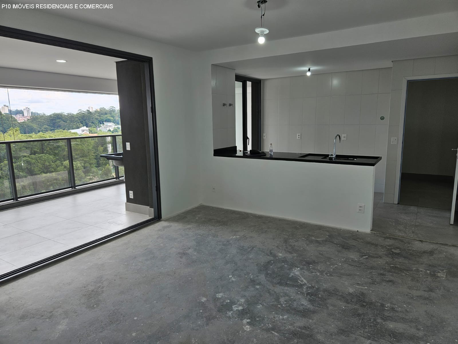 Apartamento à venda com 4 quartos, 186m² - Foto 2