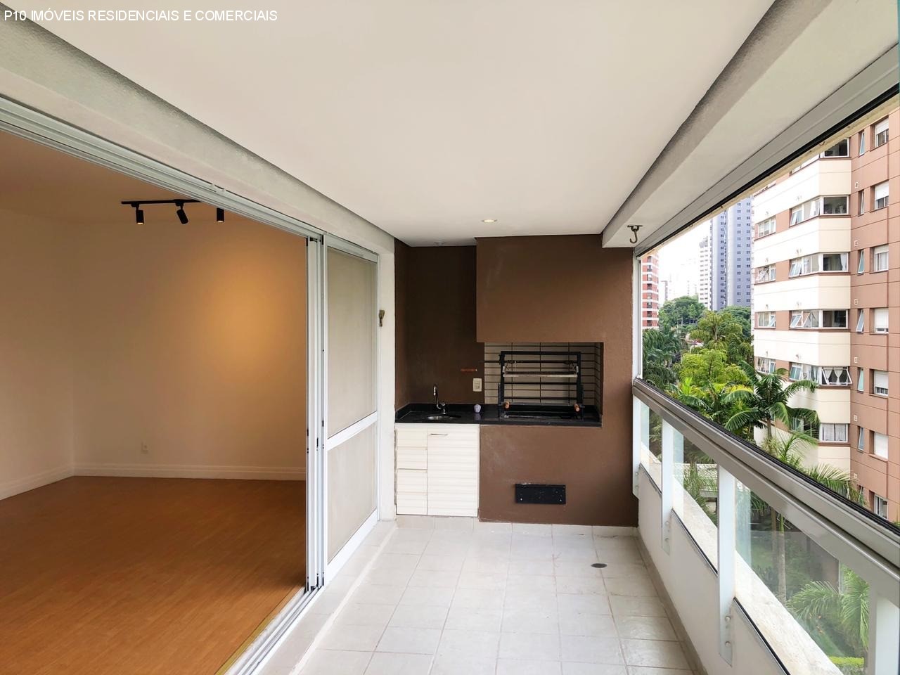 Apartamento à venda com 3 quartos, 138m² - Foto 2