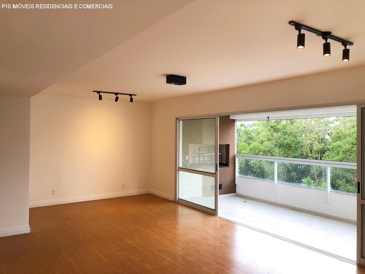 Apartamento à venda com 3 quartos, 138m² - Foto 1