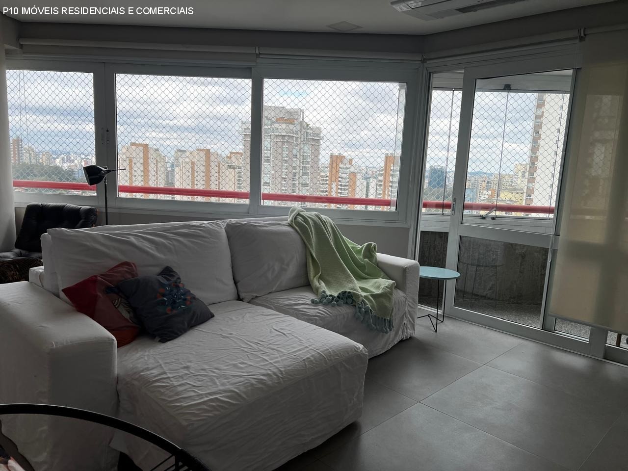 Apartamento à venda com 4 quartos, 210m² - Foto 1