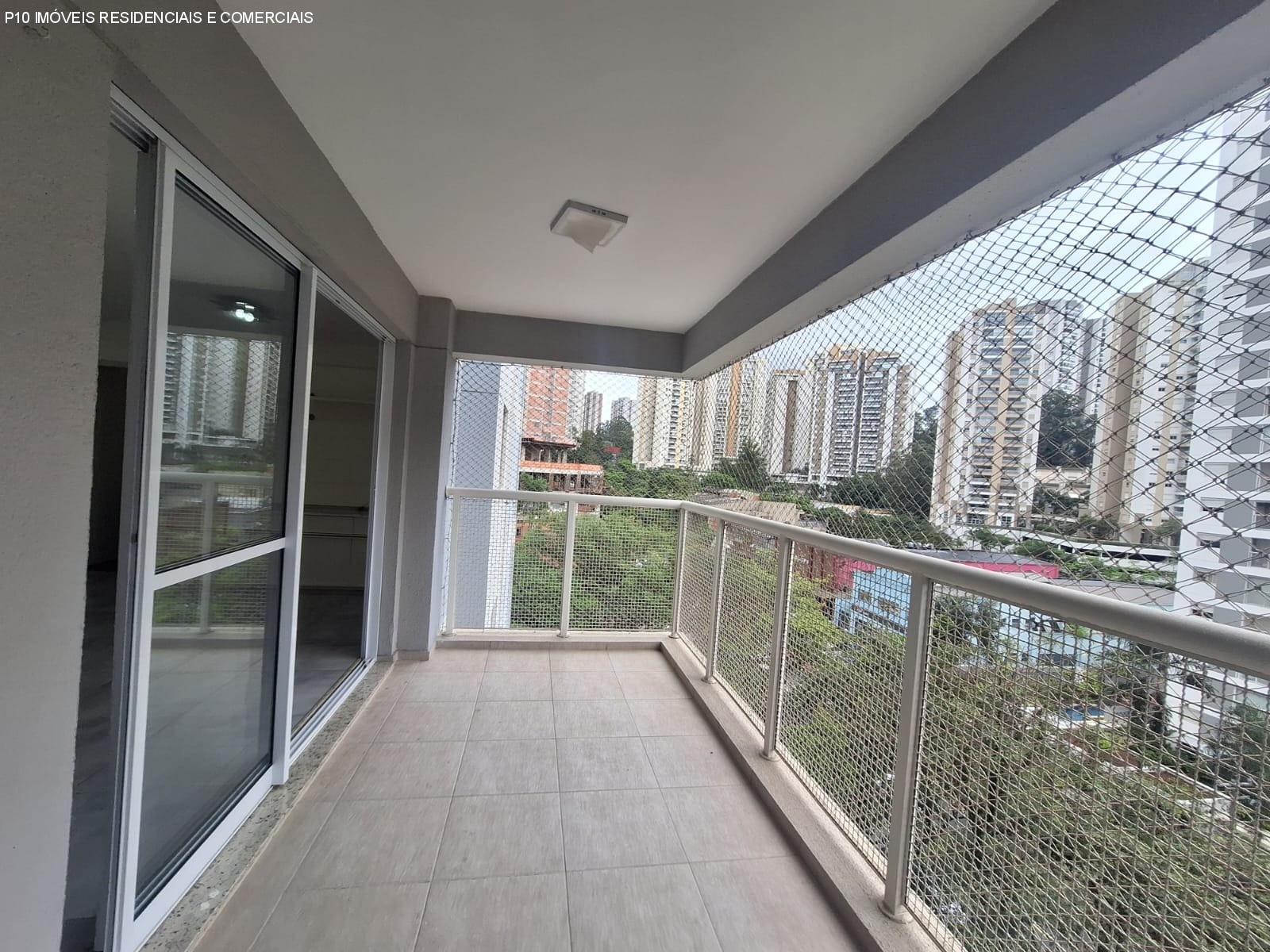 Apartamento à venda com 3 quartos, 106m² - Foto 2