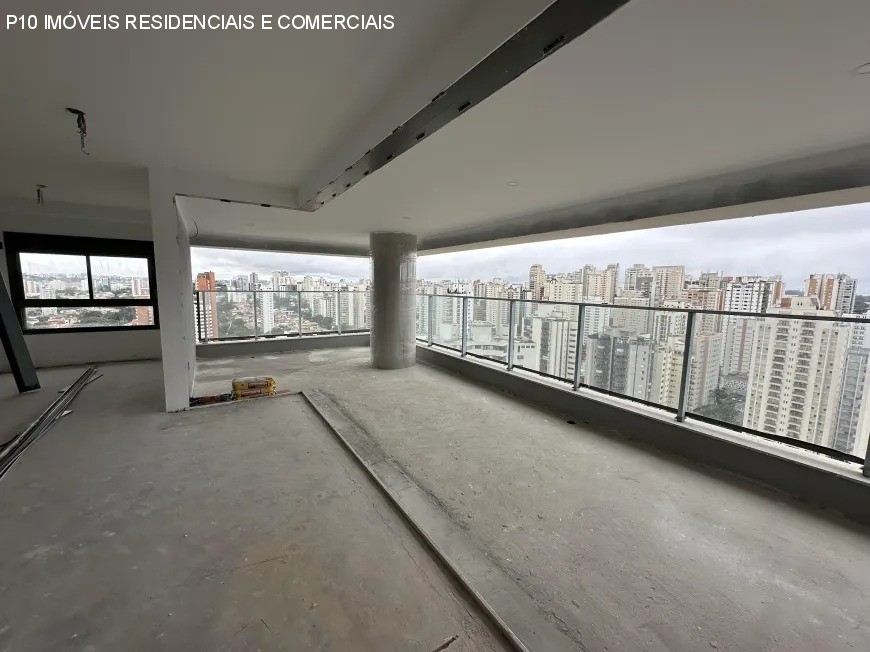 Apartamento à venda com 3 quartos, 211m² - Foto 1