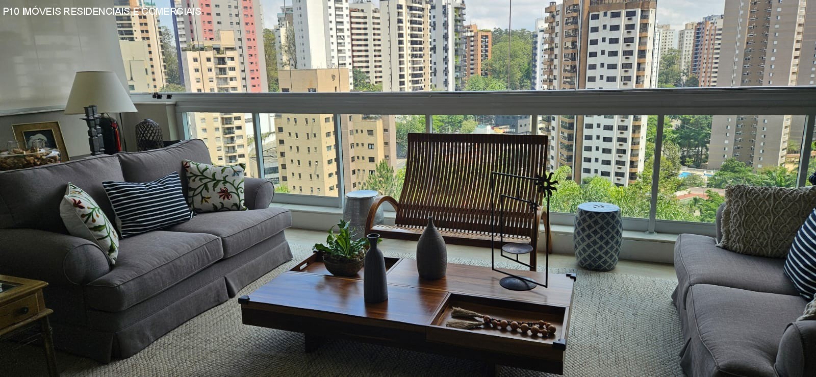 Apartamento à venda com 4 quartos, 281m² - Foto 1