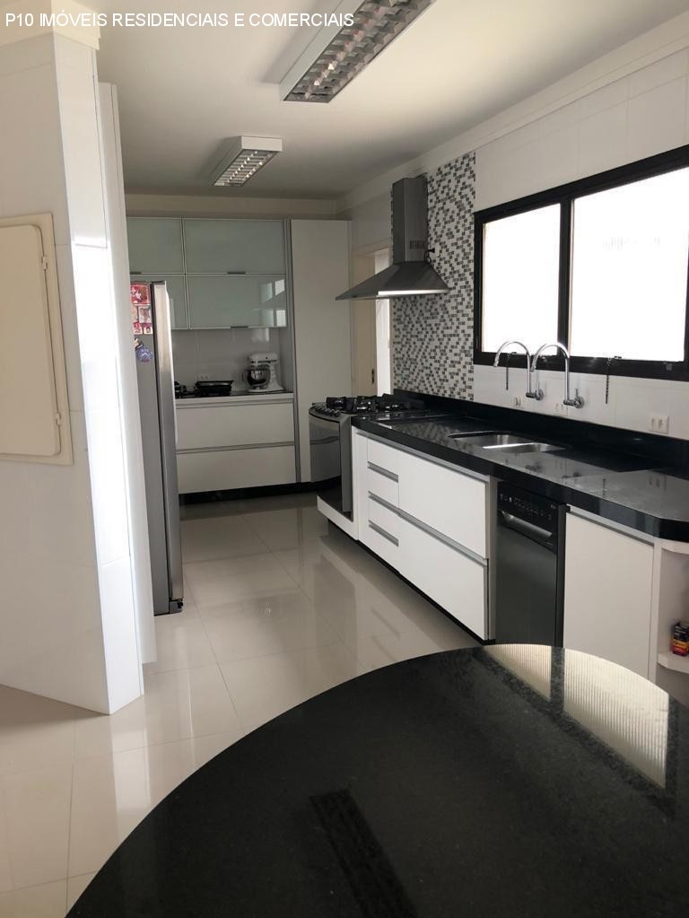 Apartamento à venda com 4 quartos, 228m² - Foto 9