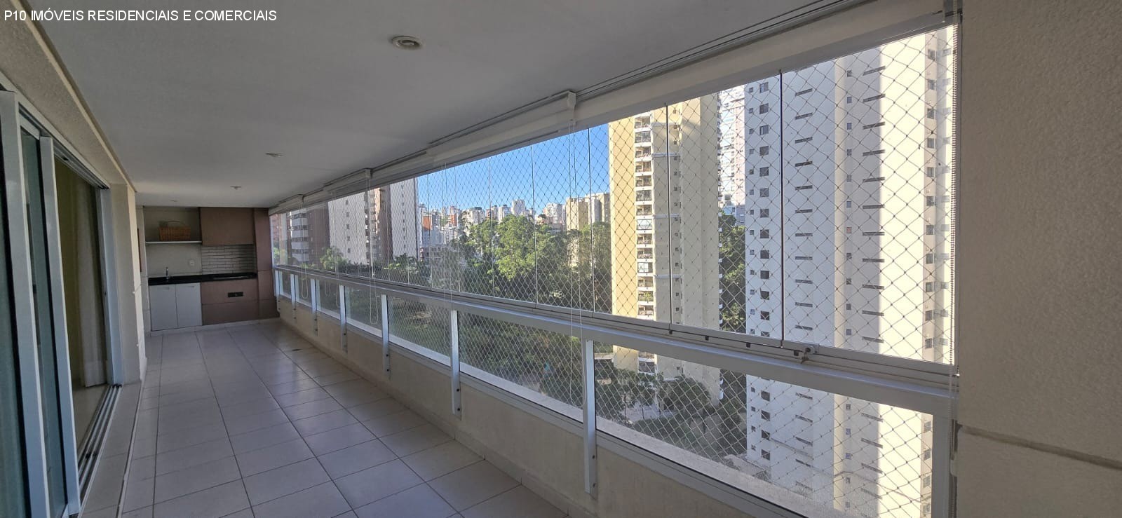 Apartamento à venda com 4 quartos, 211m² - Foto 1