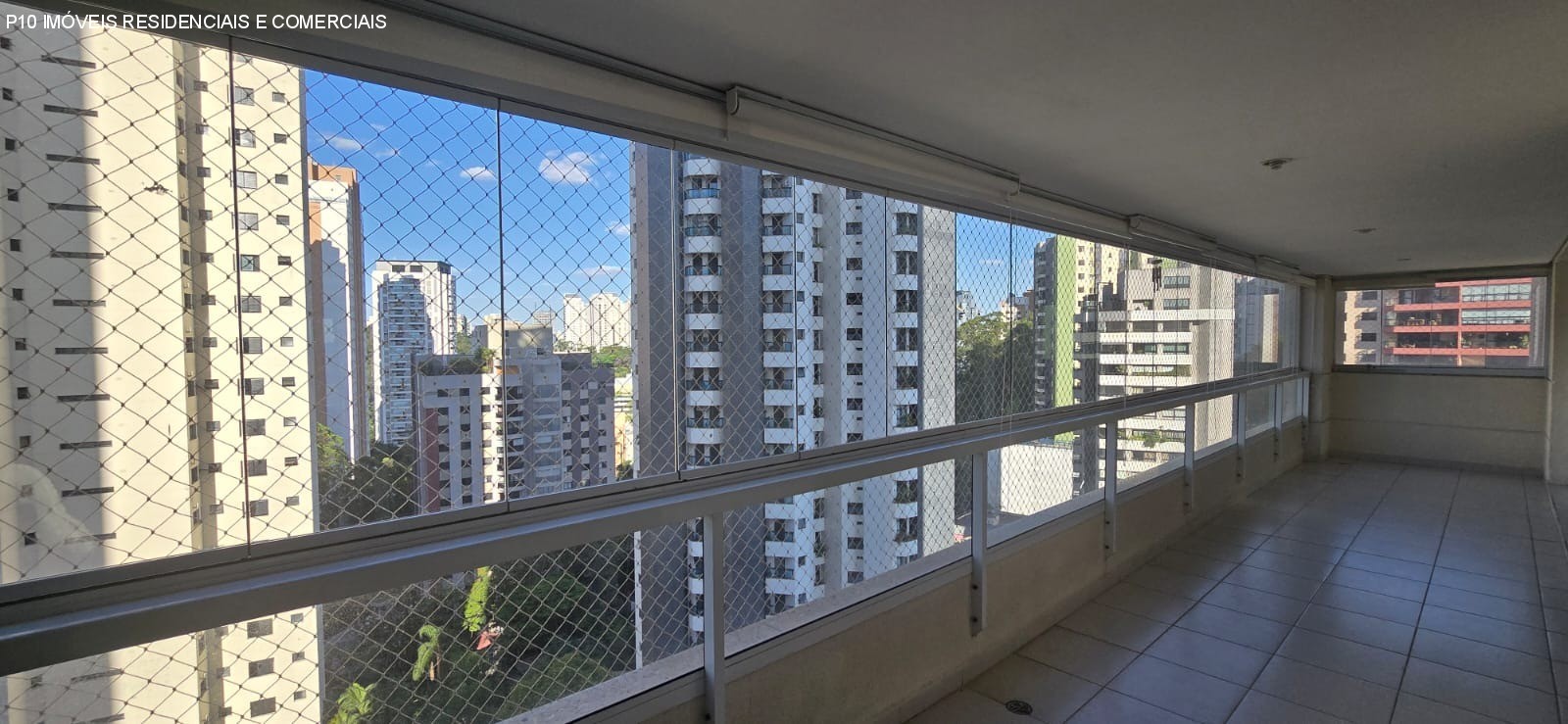 Apartamento à venda com 4 quartos, 211m² - Foto 2