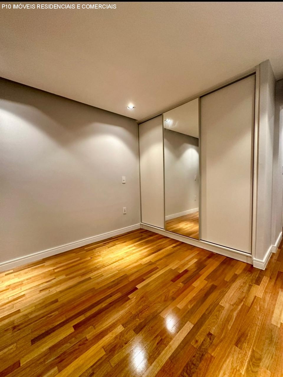 Apartamento à venda com 3 quartos, 180m² - Foto 2