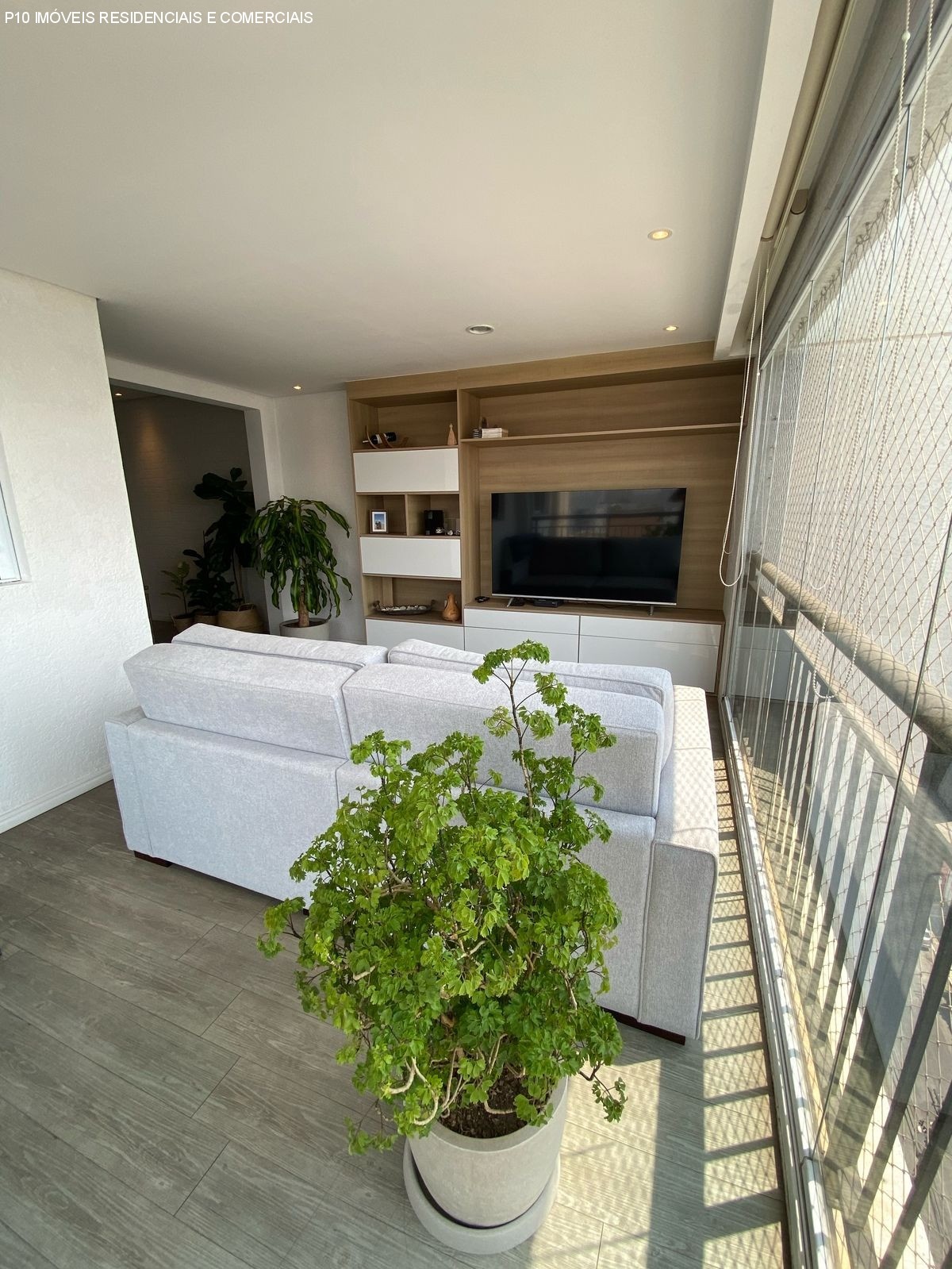 Apartamento à venda com 2 quartos, 67m² - Foto 2