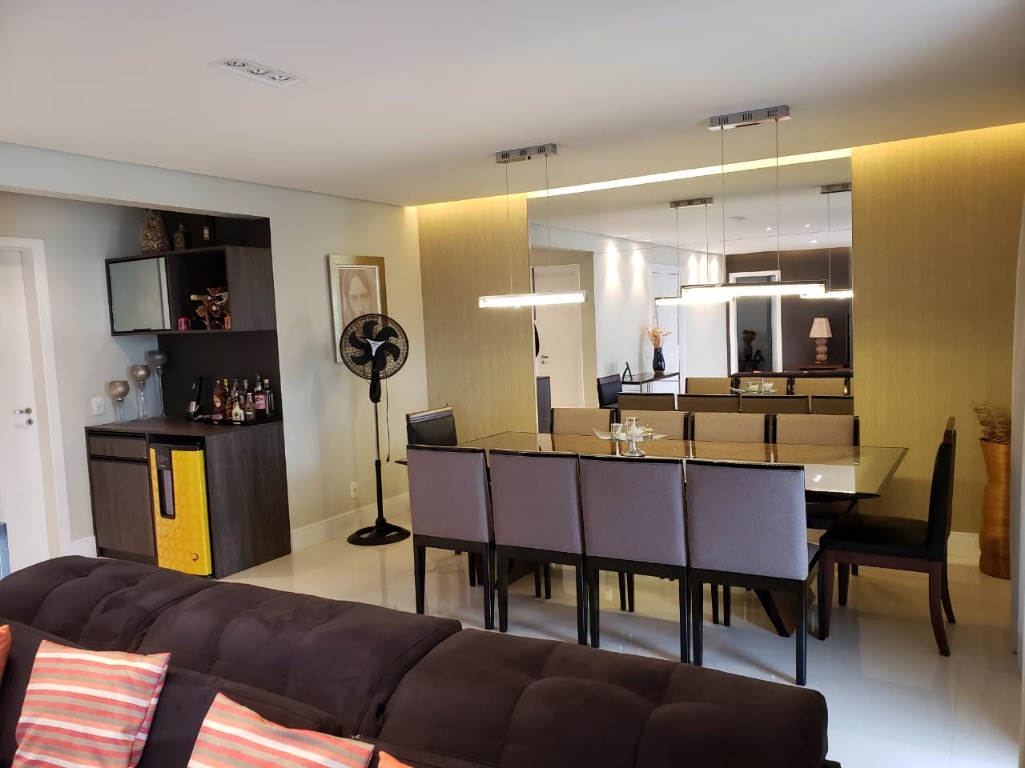 Apartamento à venda com 4 quartos, 223m² - Foto 2